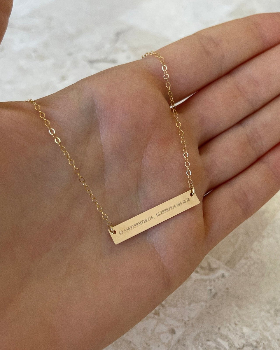 Nameplate bar deals necklace